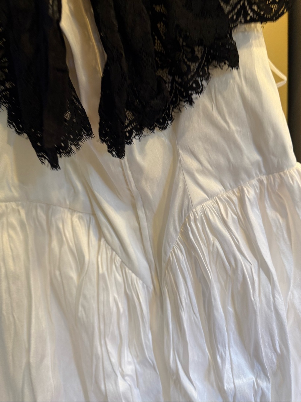 Recollections Victorian Ball Gown White Dupioni Silk Black Alençon Lace Large - Picture 7 of 15